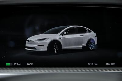 2023 Tesla Model X Plaid   - Photo 26 - Joliet, IL 60435