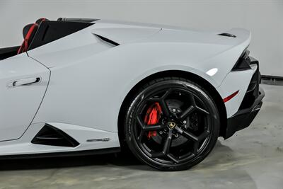 2023 Lamborghini Huracan EVO Spyder   - Photo 8 - Joliet, IL 60435