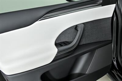 2023 Tesla Model X Plaid-WHITE GUTS-THIRD ROW!   - Photo 23 - Joliet, IL 60435