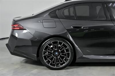 2025 BMW M5   - Photo 13 - Joliet, IL 60435