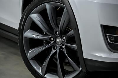 2018 Tesla Model X 75D - Photo 4 - Joliet, IL 60435