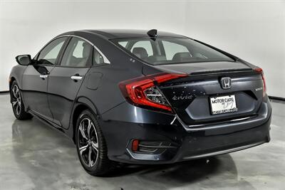 2017 Honda Civic Touring   - Photo 10 - Joliet, IL 60435