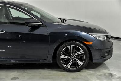 2017 Honda Civic Touring   - Photo 15 - Joliet, IL 60435