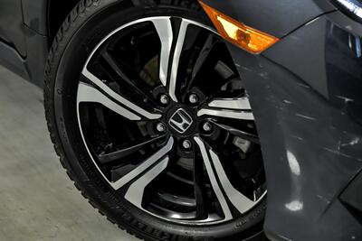 2017 Honda Civic Touring   - Photo 4 - Joliet, IL 60435