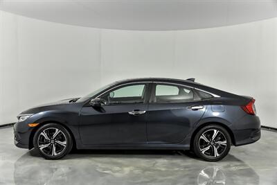 2017 Honda Civic Touring   - Photo 8 - Joliet, IL 60435