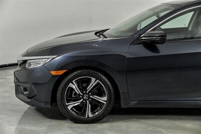 2017 Honda Civic Touring   - Photo 7 - Joliet, IL 60435