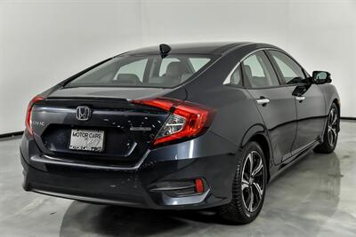 2017 Honda Civic Touring   - Photo 12 - Joliet, IL 60435