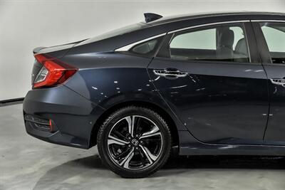 2017 Honda Civic Touring   - Photo 13 - Joliet, IL 60435