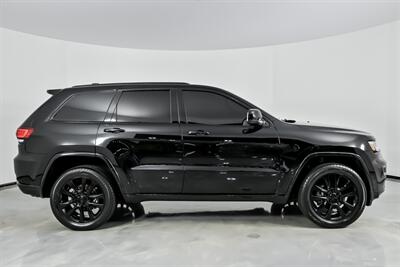 2019 Jeep Grand Cherokee Altitude   - Photo 14 - Joliet, IL 60435