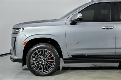 2024 Cadillac Escalade-V   - Photo 7 - Joliet, IL 60435