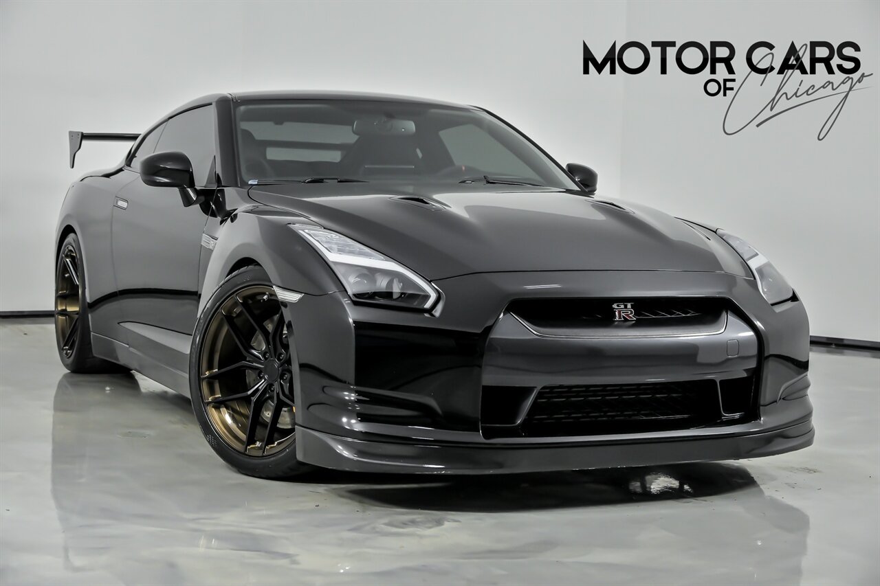 2011 Nissan GT-R Premium's photo