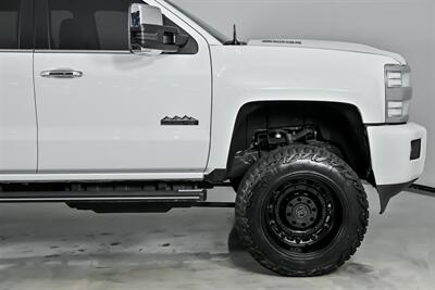 2018 Chevrolet Silverado 2500 High Country   - Photo 15 - Joliet, IL 60435