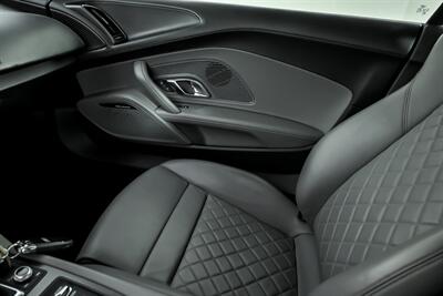 2017 Audi R8 5.2 quattro V10 Plus   - Photo 38 - Joliet, IL 60435