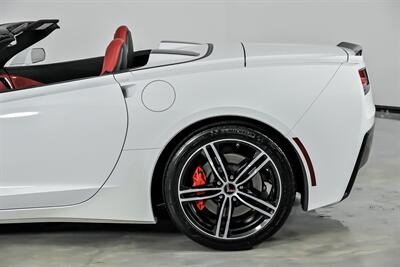 2017 Chevrolet Corvette Stingray 3LT   - Photo 8 - Joliet, IL 60435