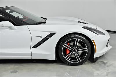 2017 Chevrolet Corvette Stingray 3LT   - Photo 14 - Joliet, IL 60435