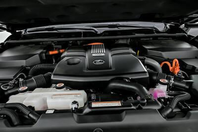 2025 Lexus LX 700h Luxury   - Photo 18 - Joliet, IL 60435