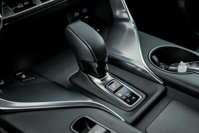 2025 Lexus LX 700h Luxury   - Photo 38 - Joliet, IL 60435