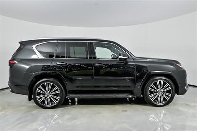 2025 Lexus LX 700h Luxury   - Photo 15 - Joliet, IL 60435