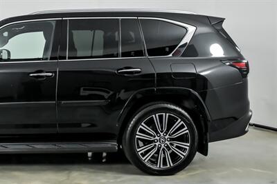 2025 Lexus LX 700h Luxury   - Photo 8 - Joliet, IL 60435