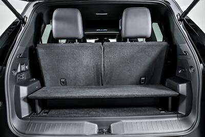 2025 Lexus LX 700h Luxury   - Photo 16 - Joliet, IL 60435