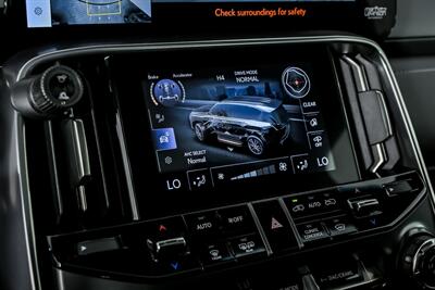 2025 Lexus LX 700h Luxury   - Photo 36 - Joliet, IL 60435