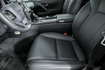 2025 Lexus LX 700h Luxury   - Photo 23 - Joliet, IL 60435