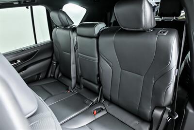 2025 Lexus LX 700h Luxury   - Photo 26 - Joliet, IL 60435