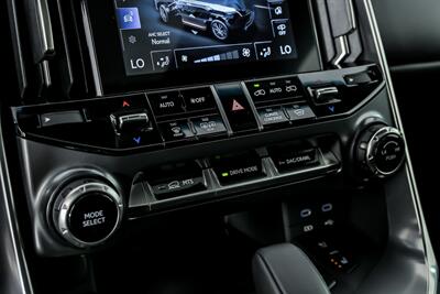 2025 Lexus LX 700h Luxury   - Photo 37 - Joliet, IL 60435