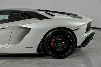 2017 Lamborghini Aventador LP 740-4 S   - Photo 9 - Joliet, IL 60435