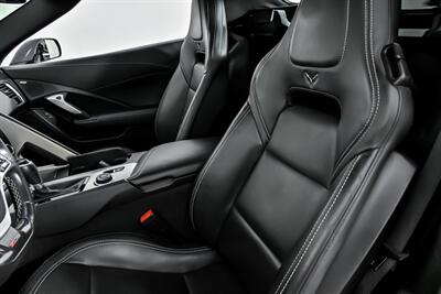 2019 Chevrolet Corvette Z06 2LZ   - Photo 27 - Joliet, IL 60435