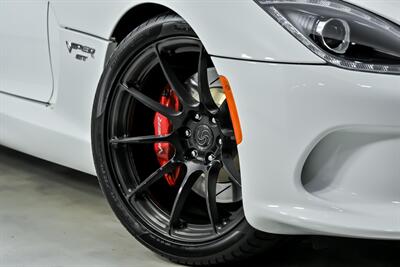 2015 Dodge Viper SRT   - Photo 4 - Joliet, IL 60435