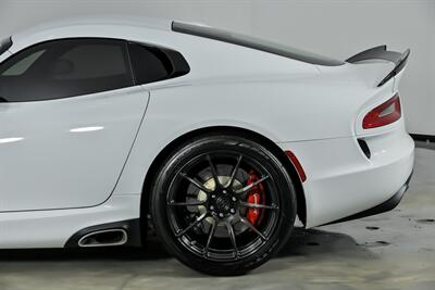 2015 Dodge Viper SRT   - Photo 9 - Joliet, IL 60435