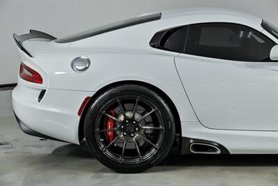 2015 Dodge Viper SRT   - Photo 13 - Joliet, IL 60435