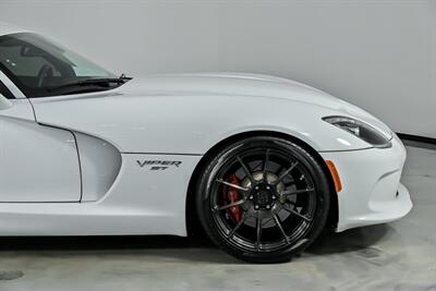 2015 Dodge Viper SRT   - Photo 15 - Joliet, IL 60435