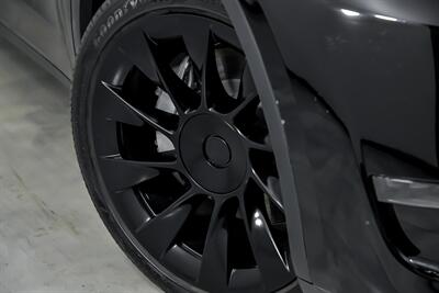 2023 Tesla Model Y Long Range   - Photo 4 - Joliet, IL 60435
