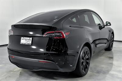 2023 Tesla Model Y Long Range   - Photo 12 - Joliet, IL 60435
