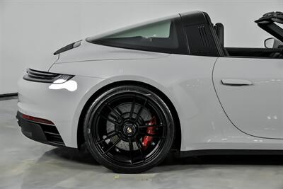 2022 Porsche 911 Targa 4 GTS   - Photo 13 - Joliet, IL 60435