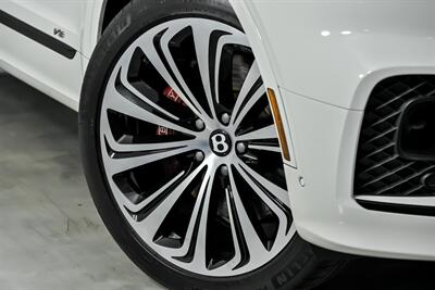 2021 Bentley Bentayga V8   - Photo 4 - Joliet, IL 60435
