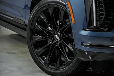 2025 Cadillac Escalade Sport Platinum - Photo 4 - Joliet, IL 60435