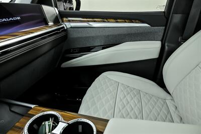 2025 Cadillac Escalade Sport Platinum - Photo 40 - Joliet, IL 60435