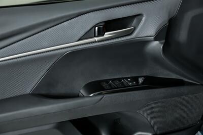 2025 Toyota Camry SE   - Photo 18 - Joliet, IL 60435