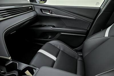 2025 Toyota Camry SE   - Photo 35 - Joliet, IL 60435