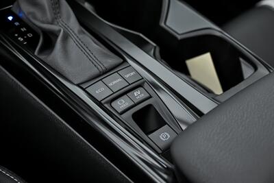 2025 Toyota Camry SE   - Photo 33 - Joliet, IL 60435