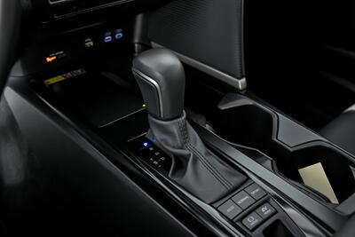 2025 Toyota Camry SE   - Photo 32 - Joliet, IL 60435