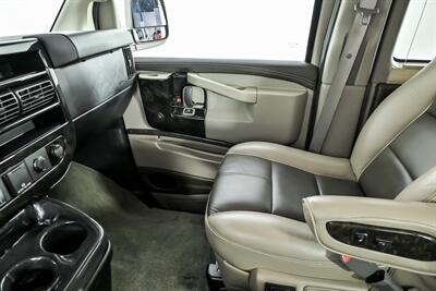 2018 GMC Savana 2500-9 PASSENGER EXPLORER CONVERSION - Photo 32 - Joliet, IL 60435