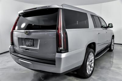 2019 Cadillac Escalade ESV Luxury   - Photo 12 - Joliet, IL 60435