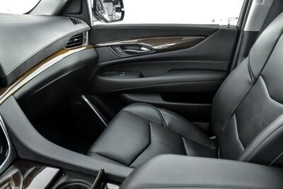 2019 Cadillac Escalade ESV Luxury   - Photo 38 - Joliet, IL 60435