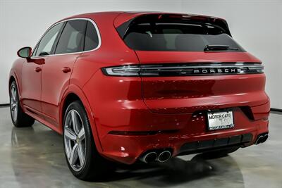 2024 Porsche Cayenne   - Photo 10 - Joliet, IL 60435