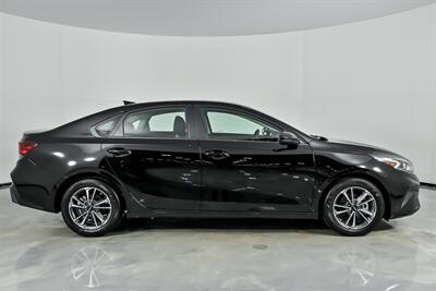 2024 Kia Forte LX - Photo 14 - Joliet, IL 60435