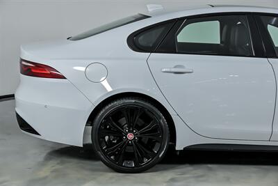 2021 Jaguar XF P300 R-Dynamic SE   - Photo 13 - Joliet, IL 60435